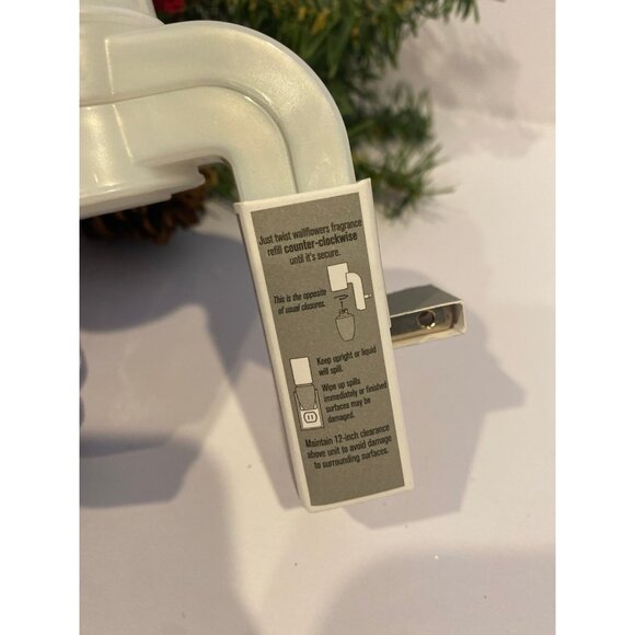 Bath & Body Works “Santa with Presents” Nightlight Wallflower Plug -New with tag - Picture 6 of 10